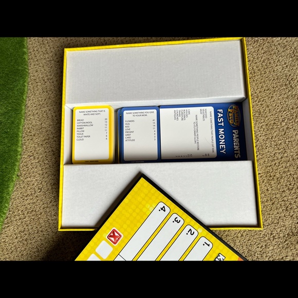 Family Feud. Kids vs Parents Board Game 2019 - Picture 6 of 7